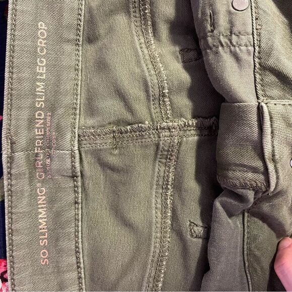 Chico's So Slimming Girlfriend Slim Leg Crop Chino Green Embroidered Size 12 - Picture 11 of 13